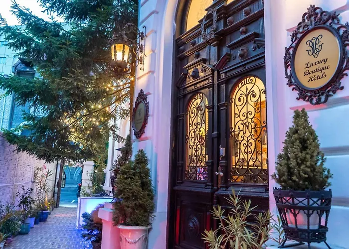 Conacul Coroanei Luxury Boutique
